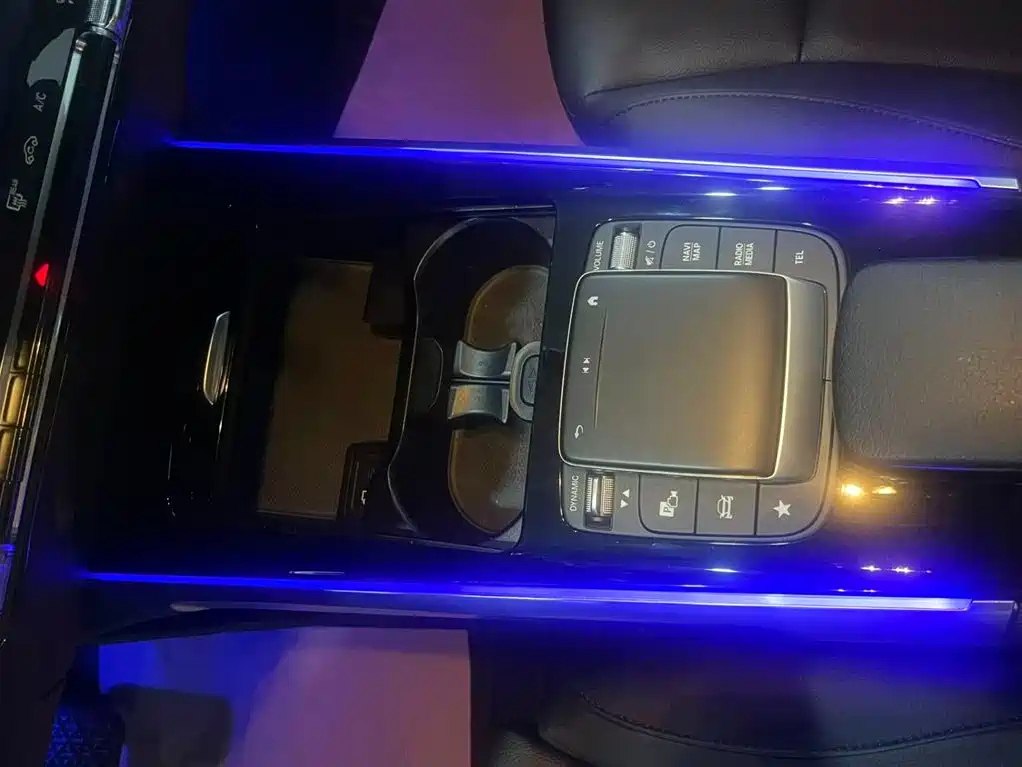 MERCEDES BENZ GLB 2025