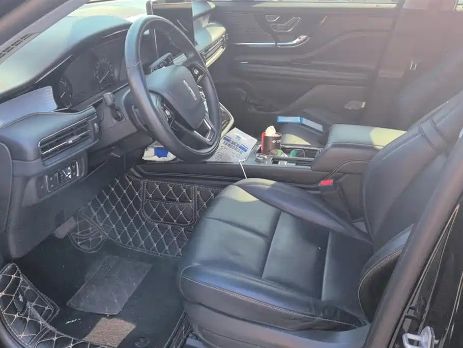 LINCOLN ADVENTURER 2020
