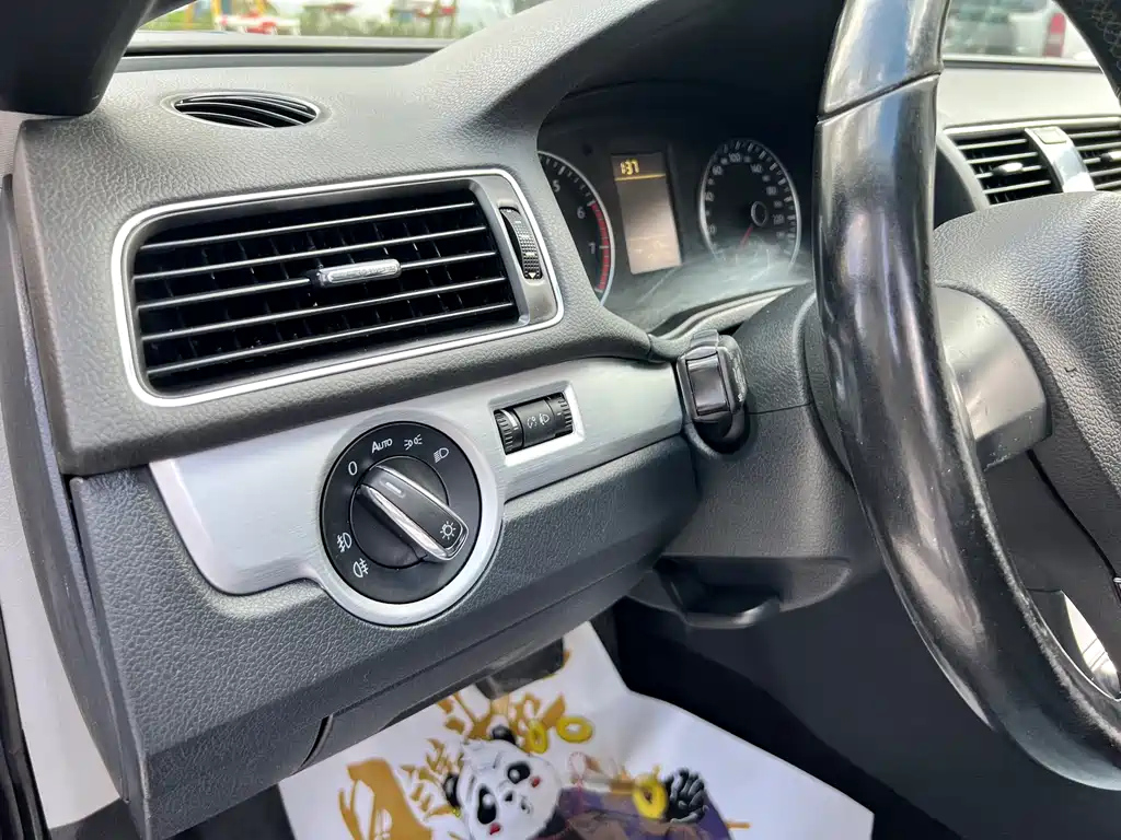 VOLKSWAGEN PASSAT 2014