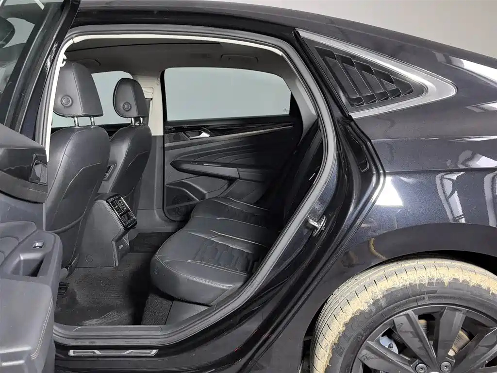 VOLKSWAGEN PASSAT 2019