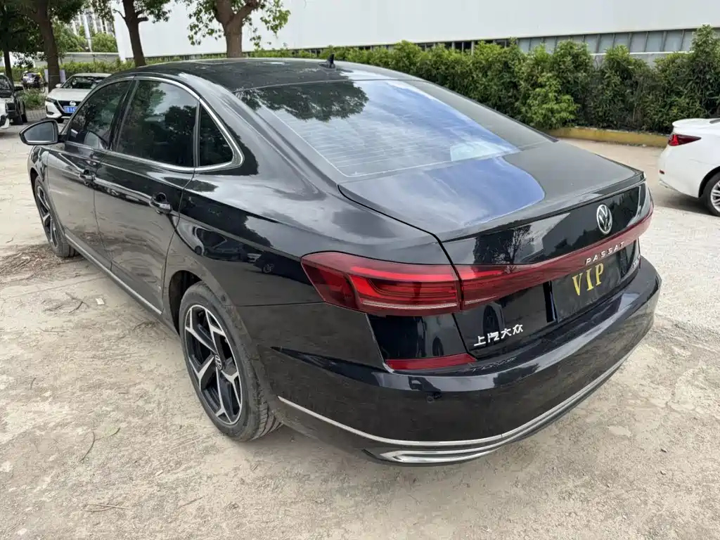VOLKSWAGEN PASSAT 2023
