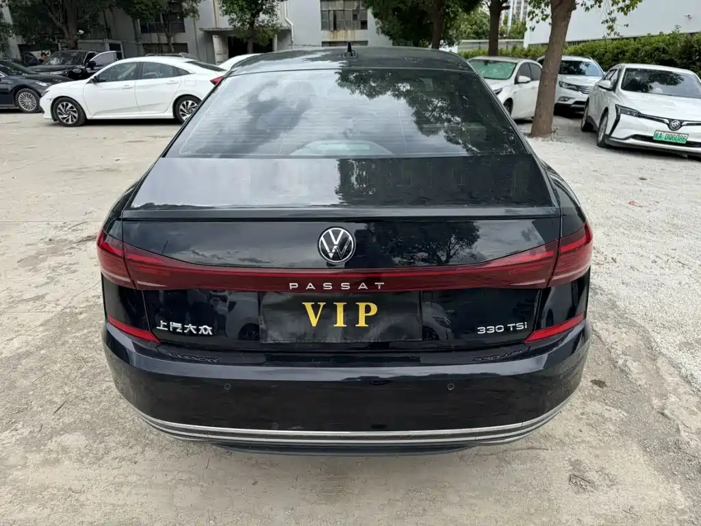 VOLKSWAGEN PASSAT 2023