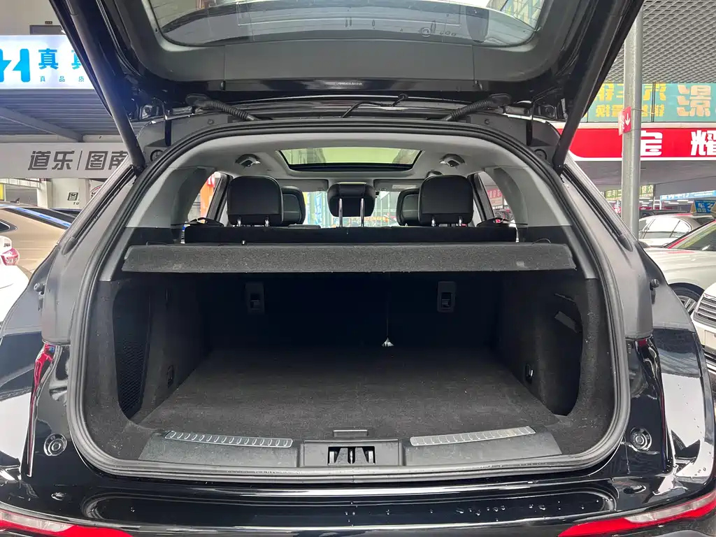 LINCOLN ADVENTURER 2020