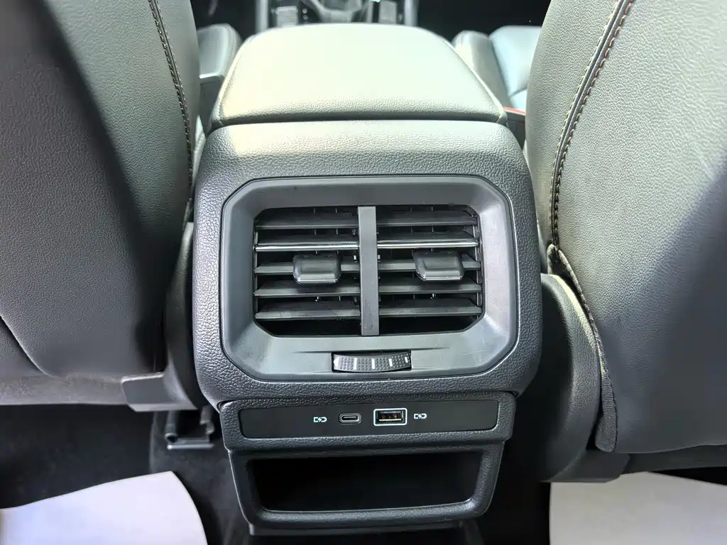 VOLKSWAGEN THARU 2022