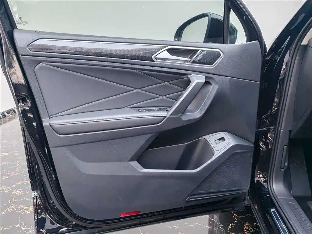VOLKSWAGEN TIGUAN L 2022