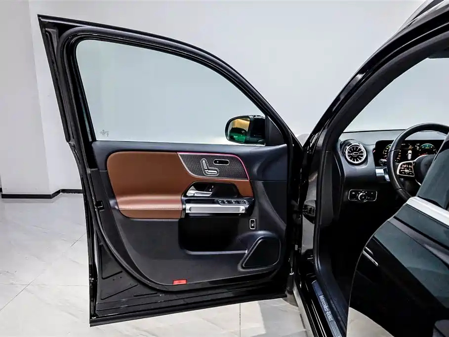 MERCEDES BENZ GLB 2023