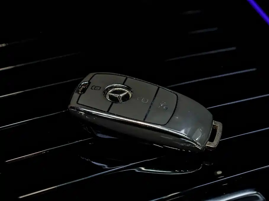 MERCEDES BENZ GLB 2023