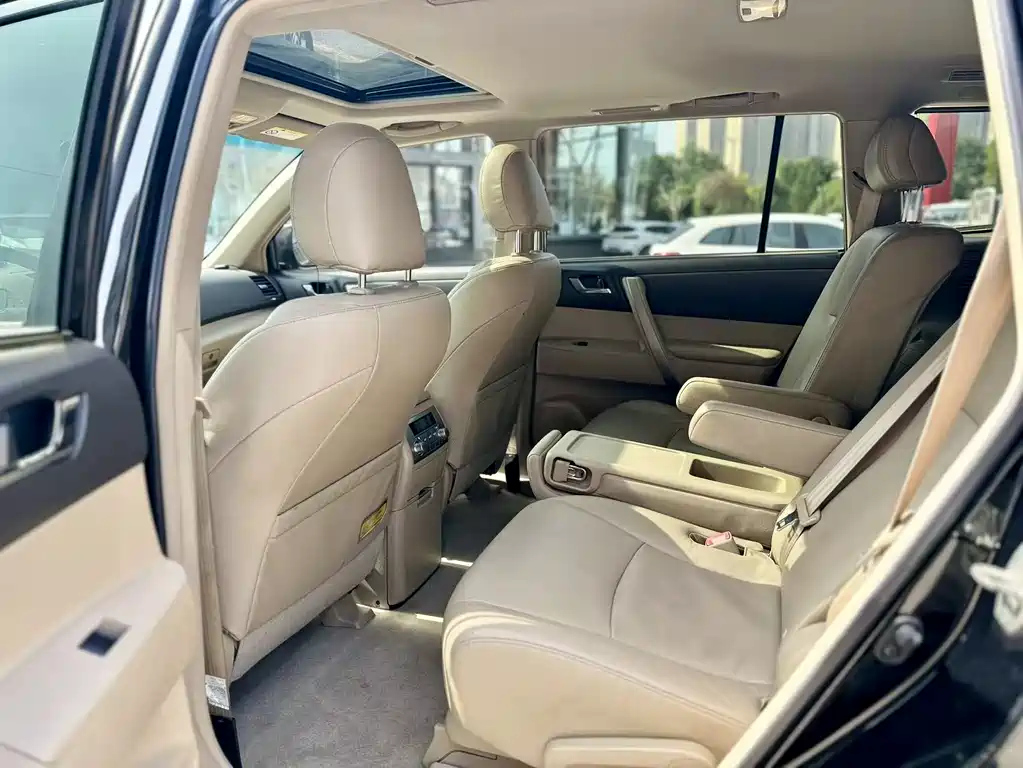 TOYOTA HIGHLANDER 2013