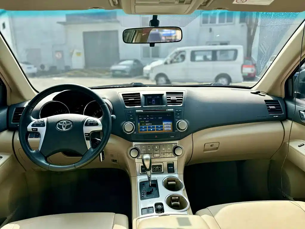 TOYOTA HIGHLANDER 2013