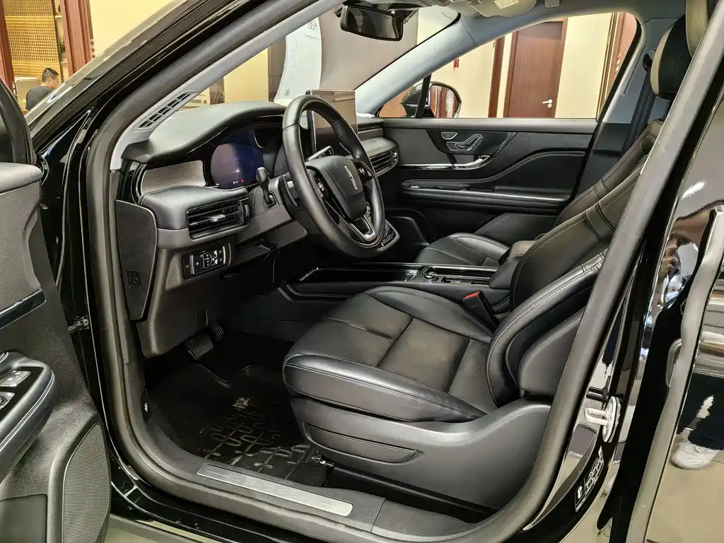 LINCOLN ADVENTURER 2022