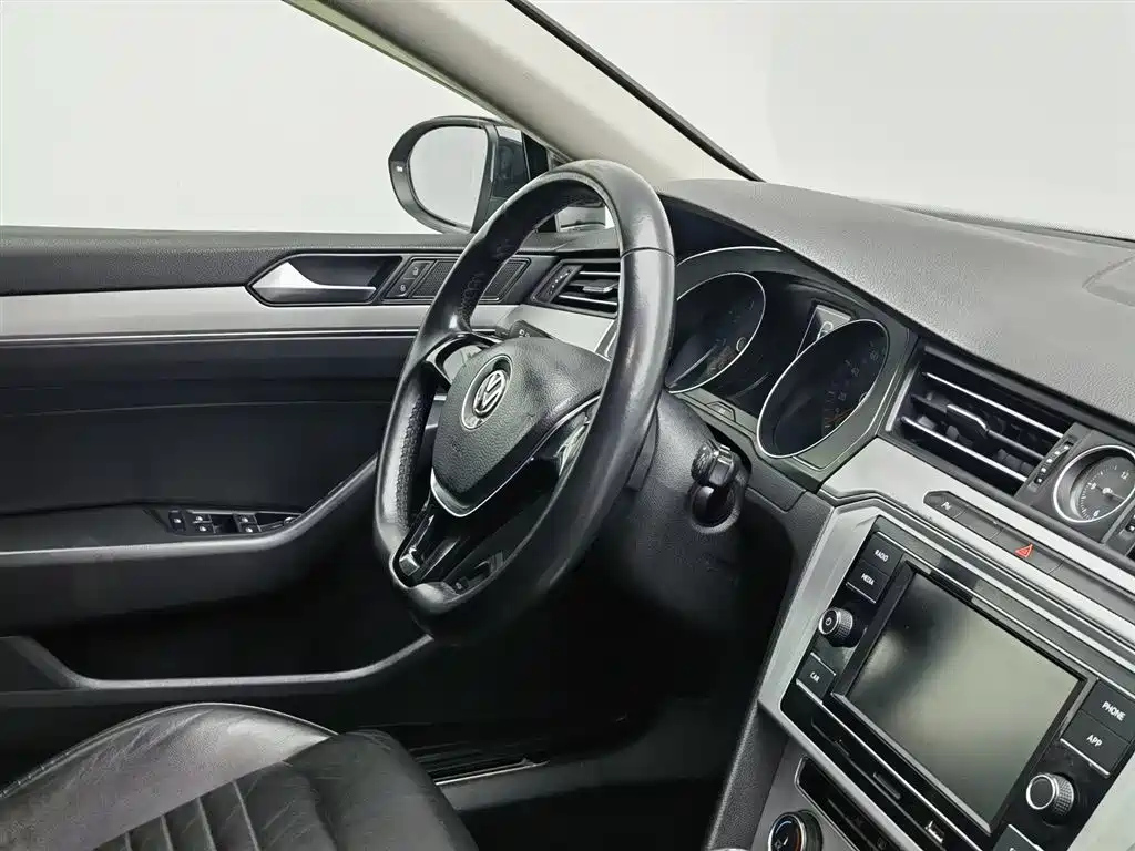 VOLKSWAGEN MAGOTAN 2018