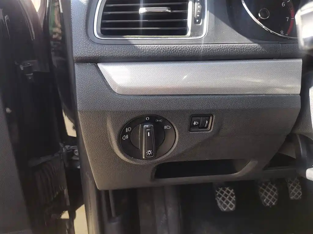 VOLKSWAGEN LAVIDA 2017