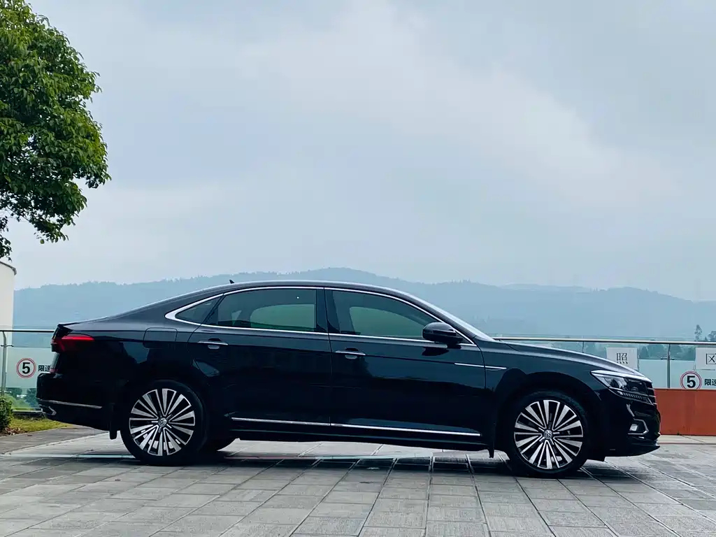 VOLKSWAGEN PASSAT 2020