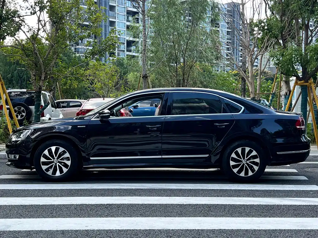 VOLKSWAGEN PASSAT 2014