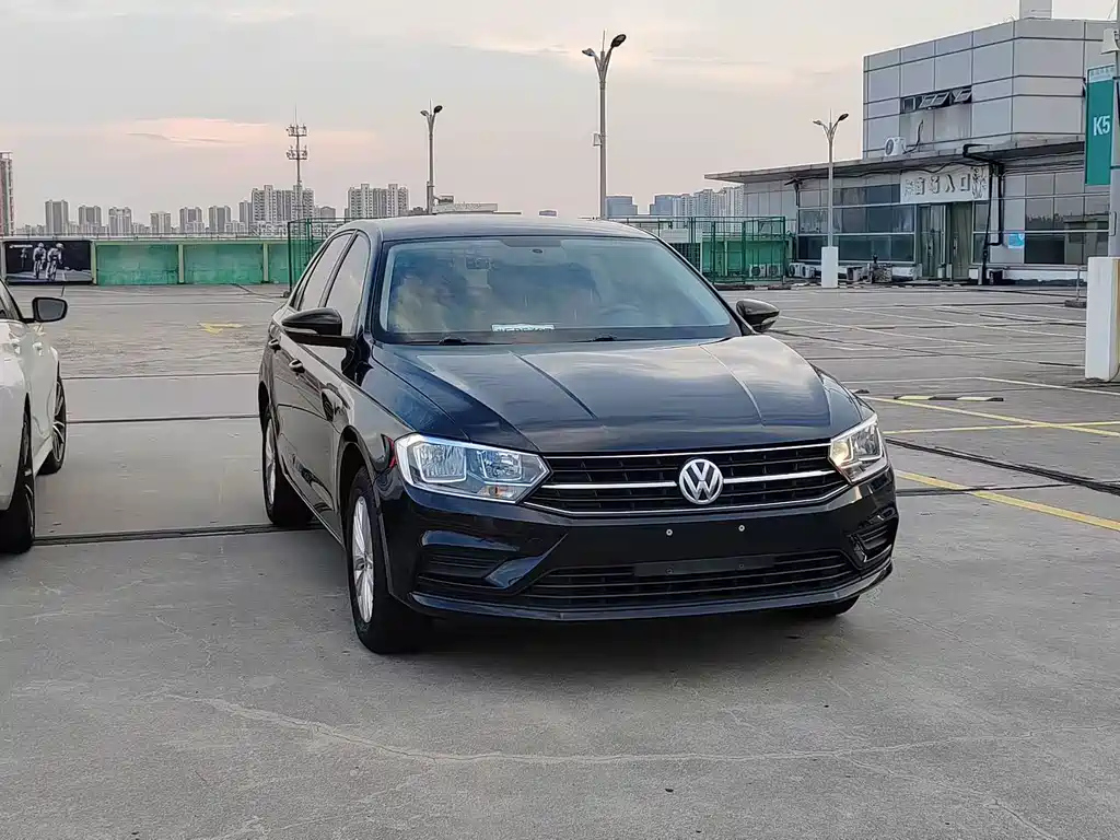 VOLKSWAGEN BORA 2016