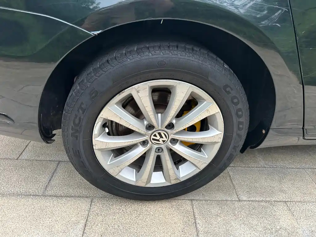 VOLKSWAGEN MAGOTAN 2012