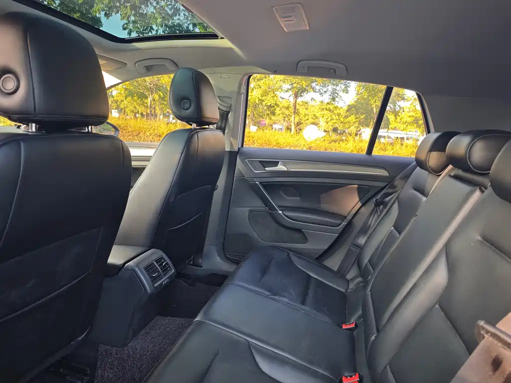 VOLKSWAGEN GOLF 2015