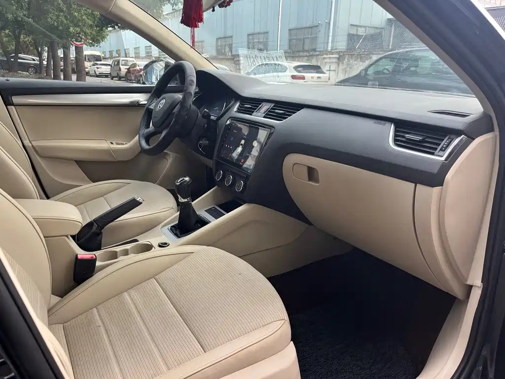 SKODA OCTAVIA 2015