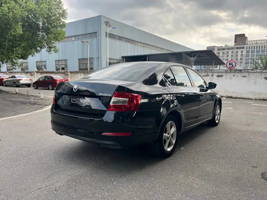 SKODA OCTAVIA 2015