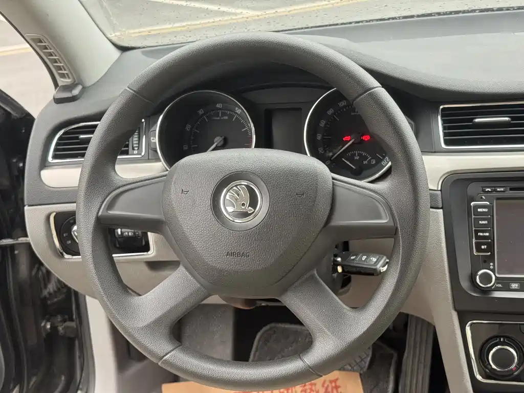 SKODA SUPERB 2013