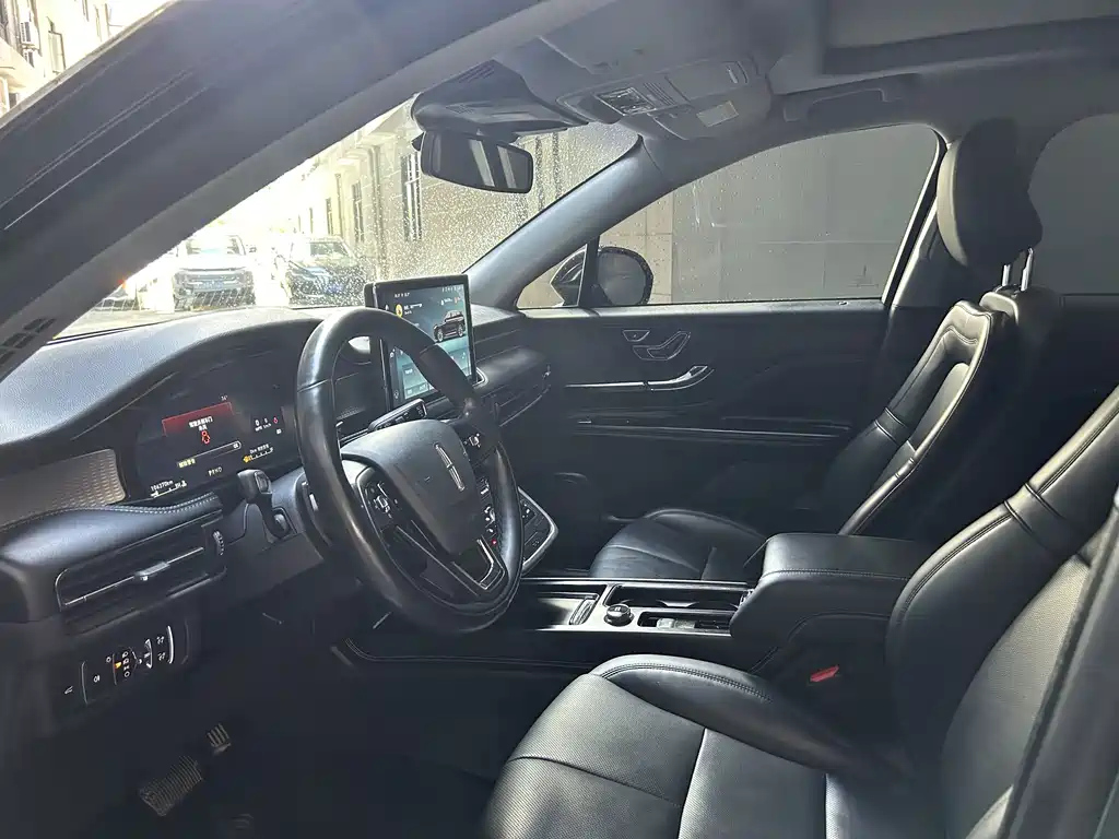 LINCOLN ADVENTURER 2022