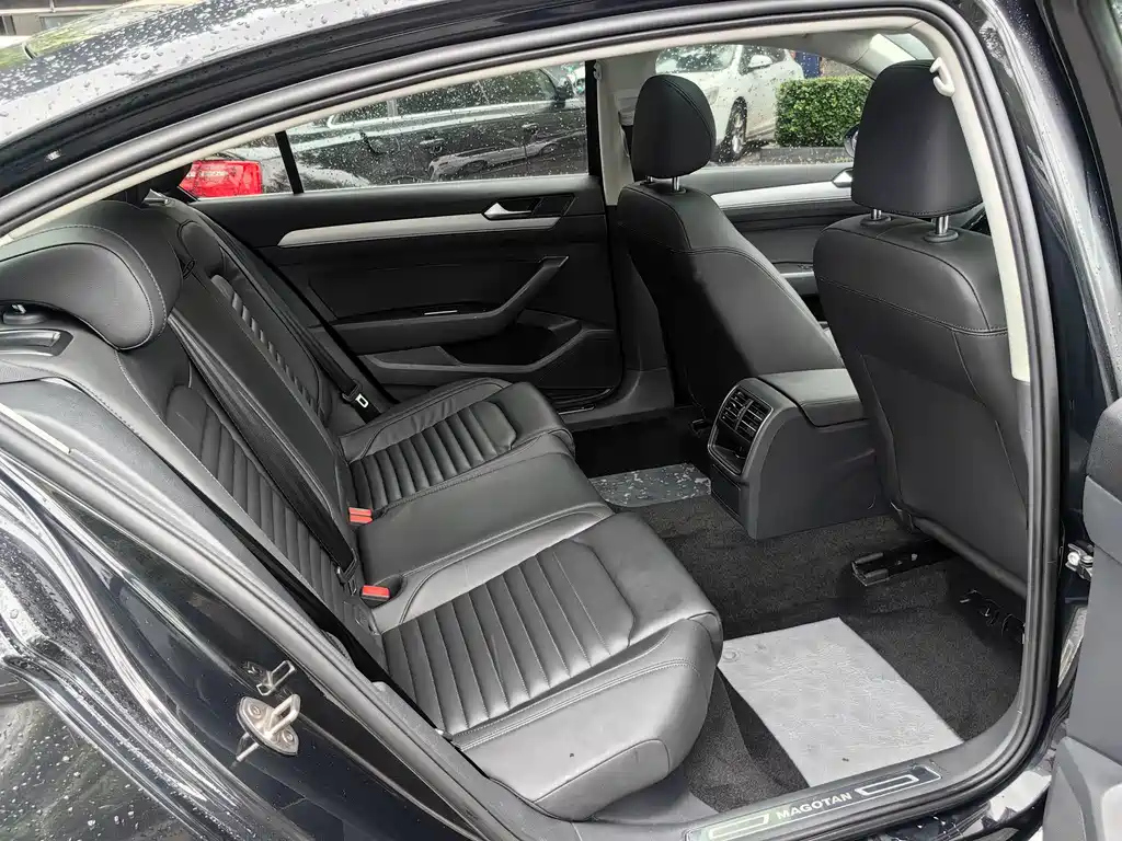 VOLKSWAGEN MAGOTAN 2018