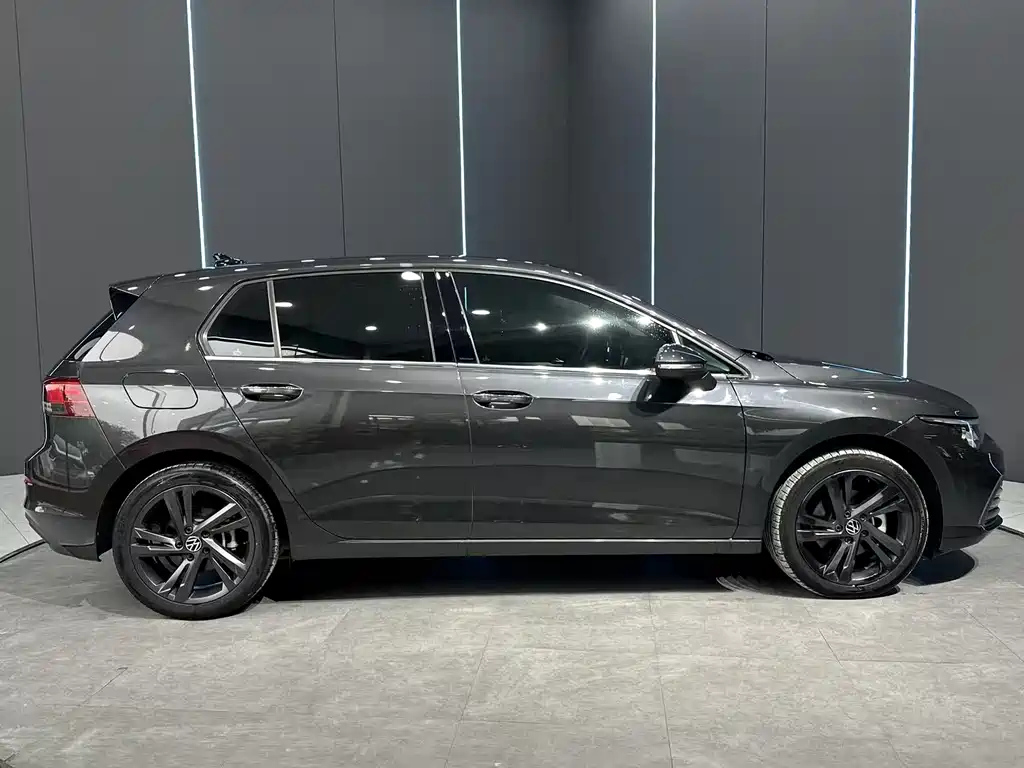 VOLKSWAGEN GOLF 2022