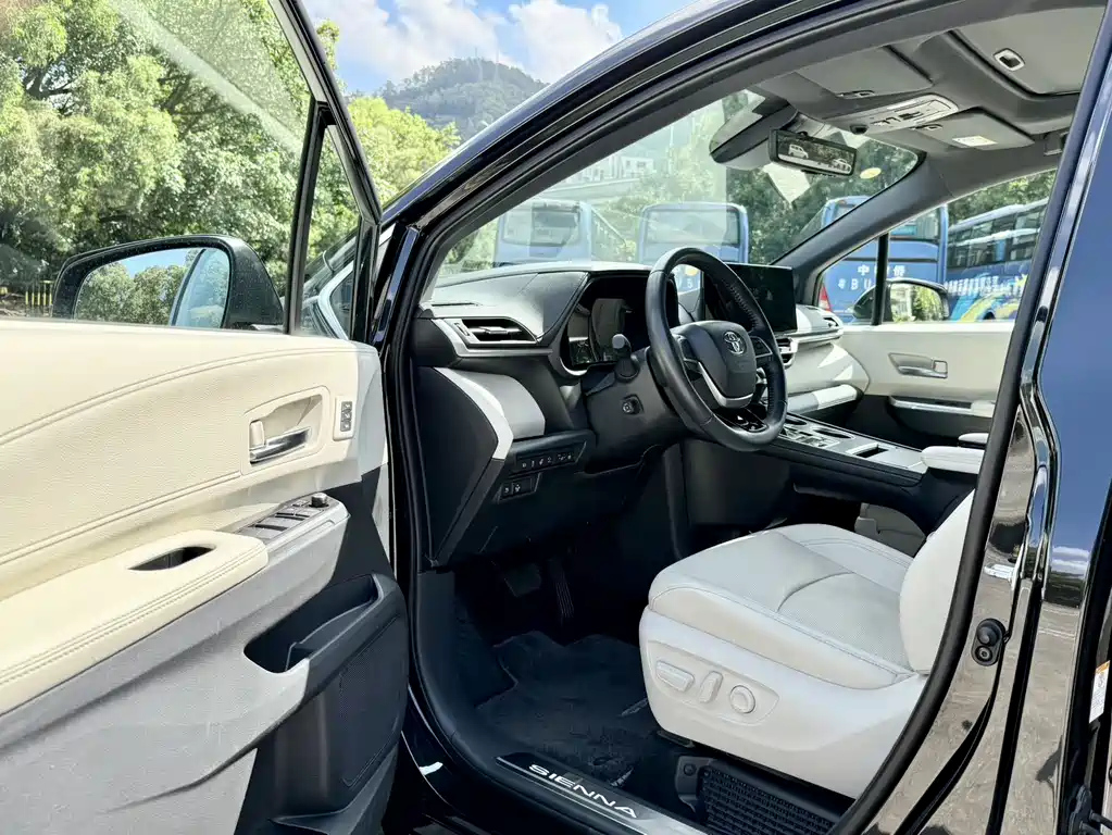 TOYOTA SIENNA SIENNA 2024