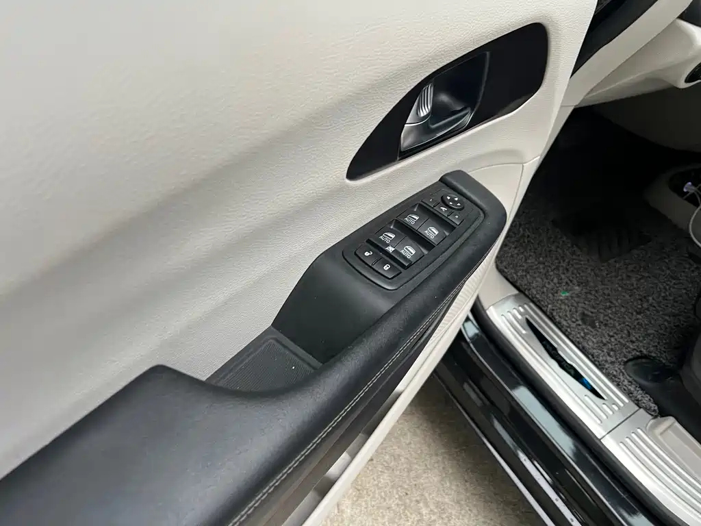 CHRYSLER BIG 捷龙PHEV IMPO 2025