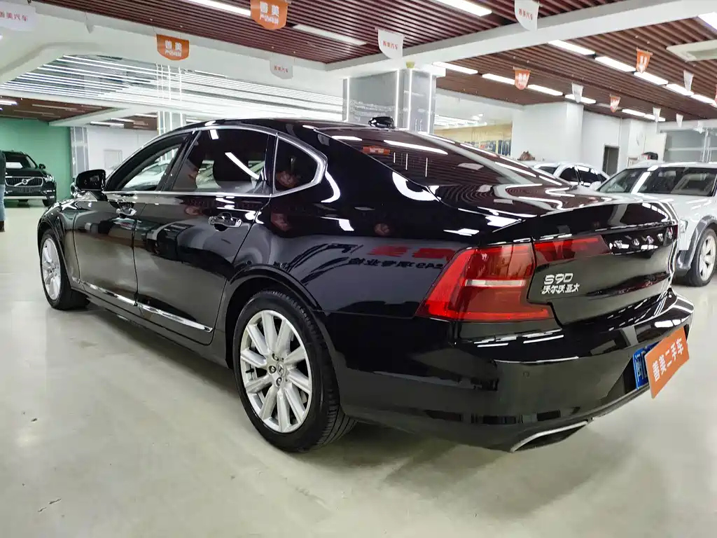 VOLVO S90 2019
