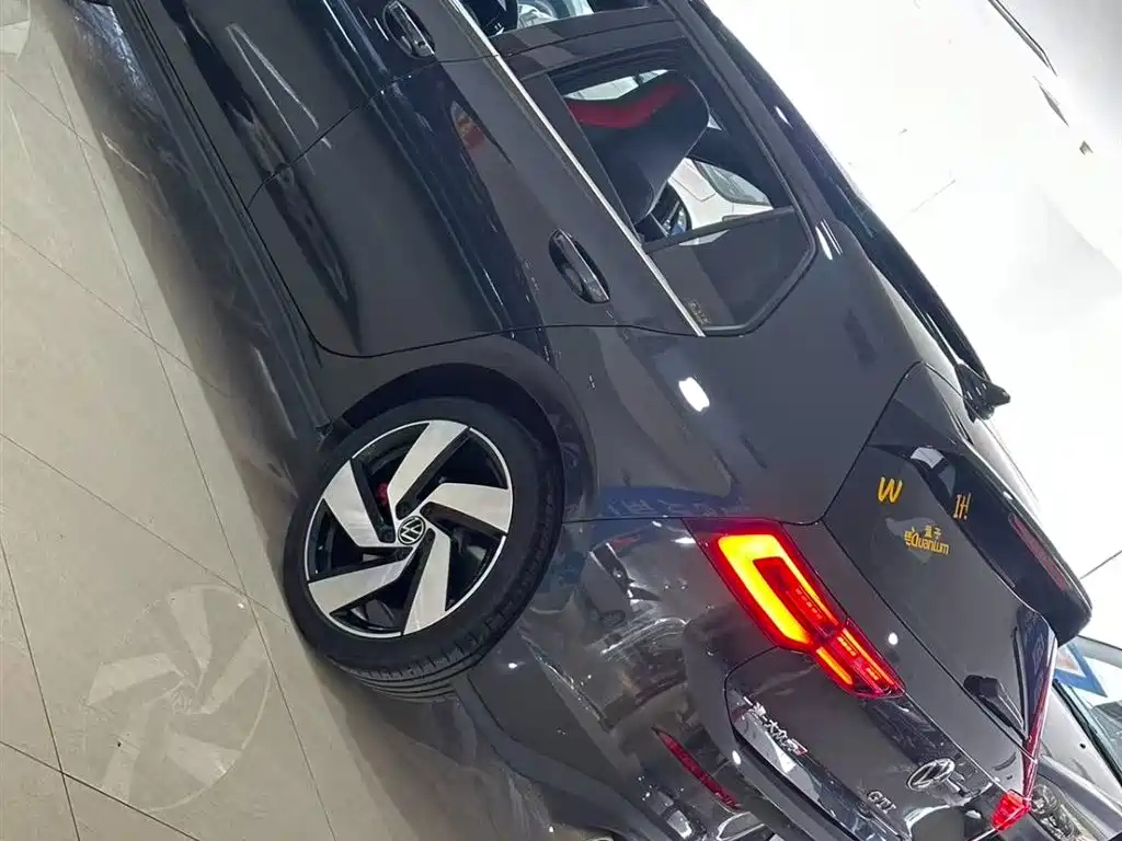 VOLKSWAGEN GOLF GTI 2024