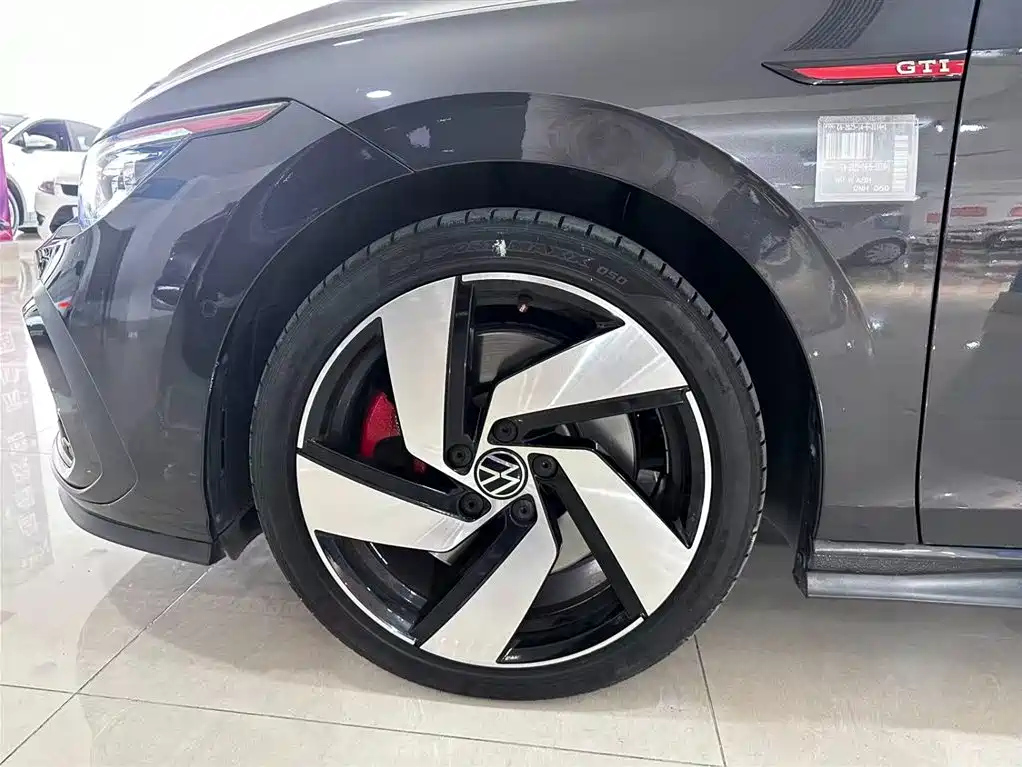 VOLKSWAGEN GOLF GTI 2024