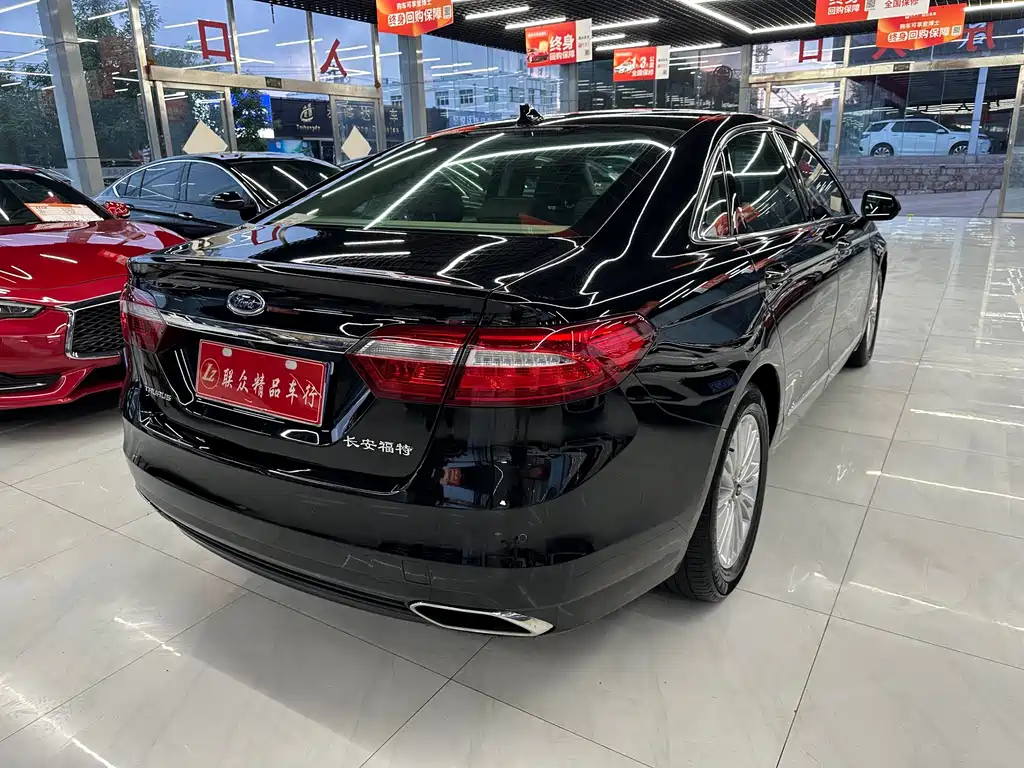 FORD TAURUS 2018