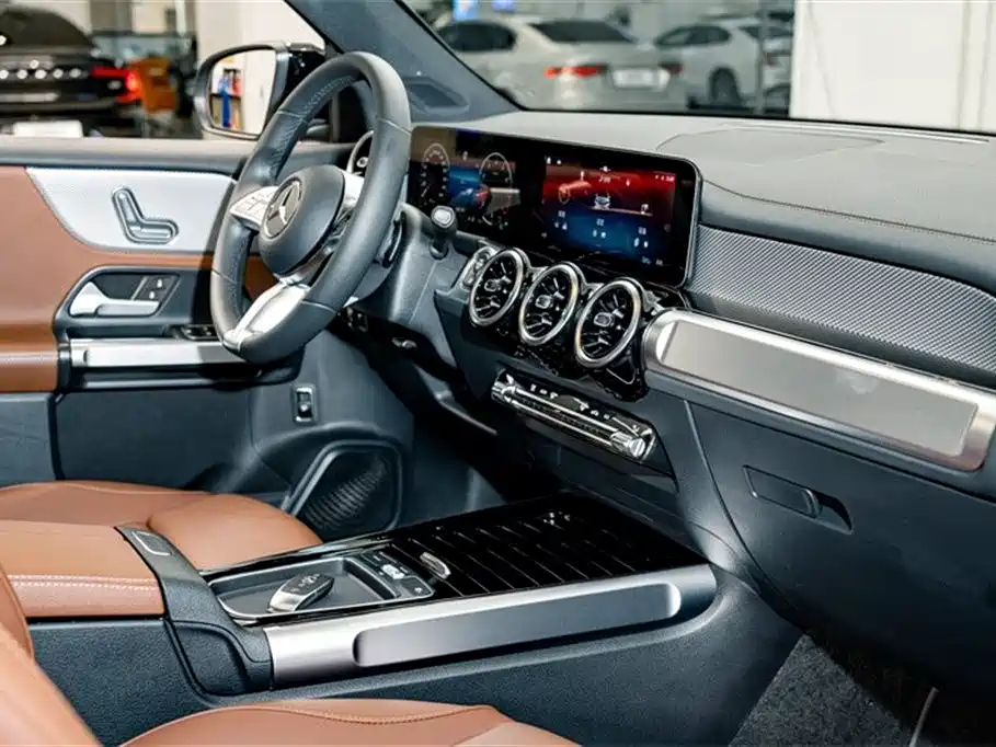 MERCEDES BENZ GLB 2024