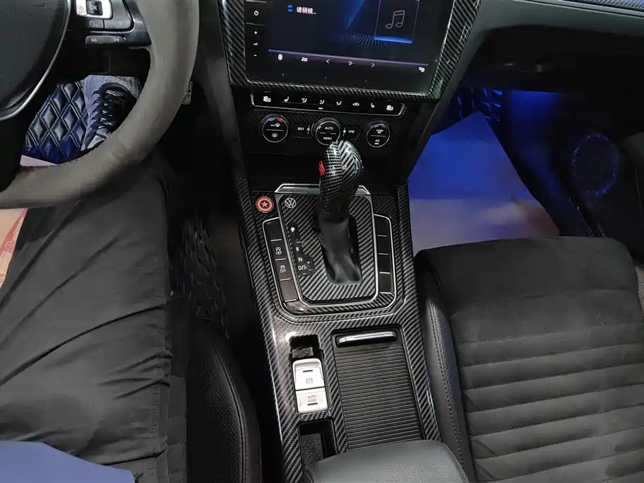 VOLKSWAGEN MAGOTAN 2018