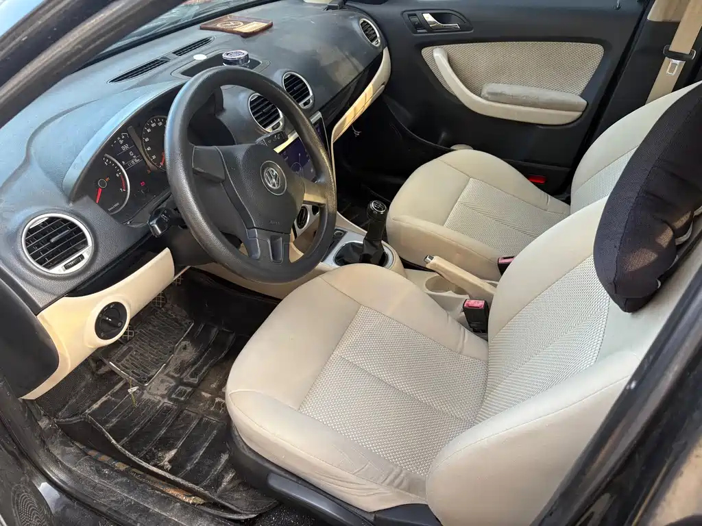 VOLKSWAGEN LAVIDA 2013