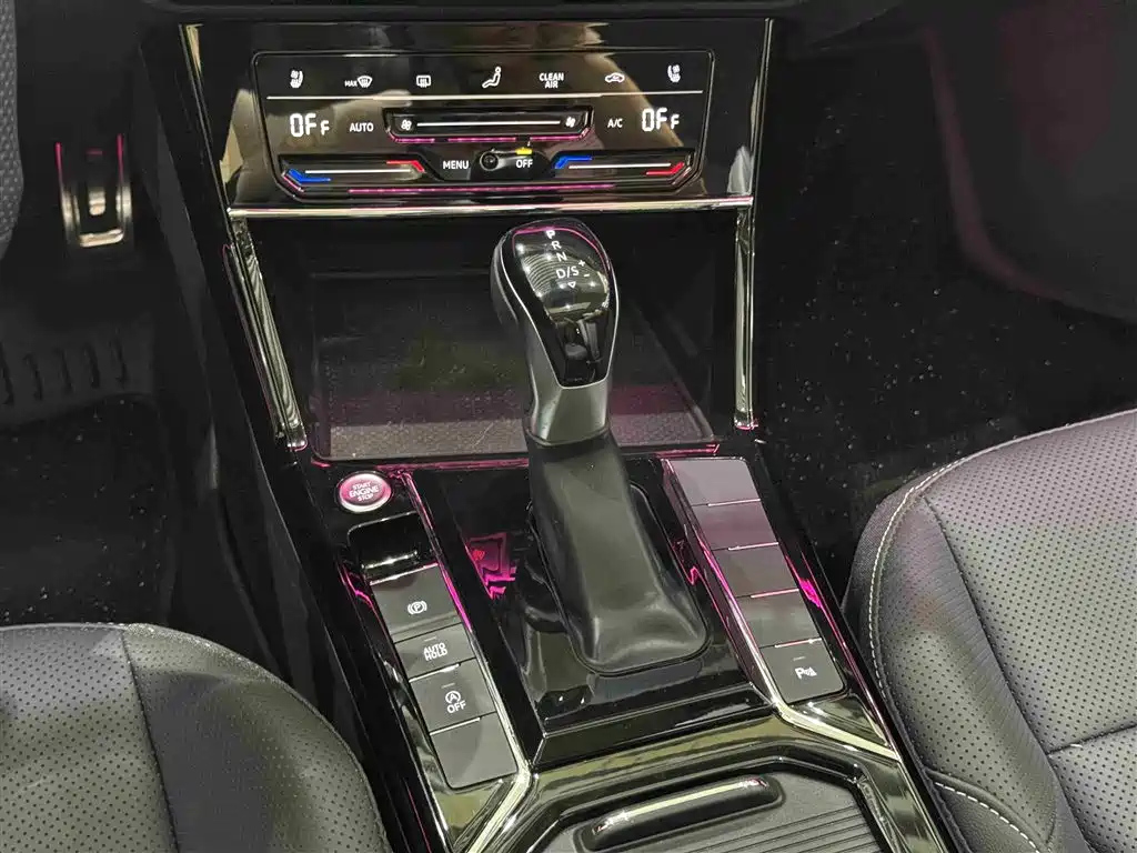 VOLKSWAGEN PASSAT 2024