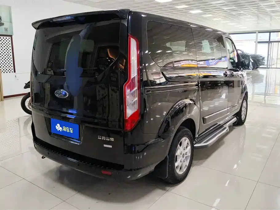 FORD TOUREO 2019
