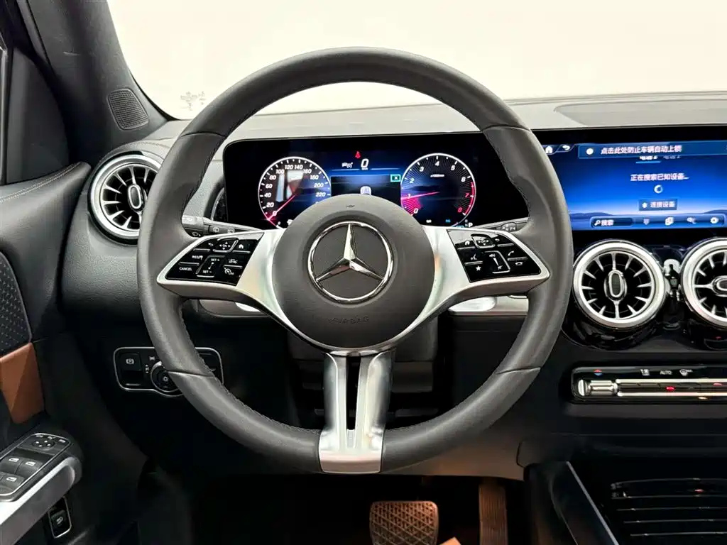 MERCEDES BENZ GLB 2025