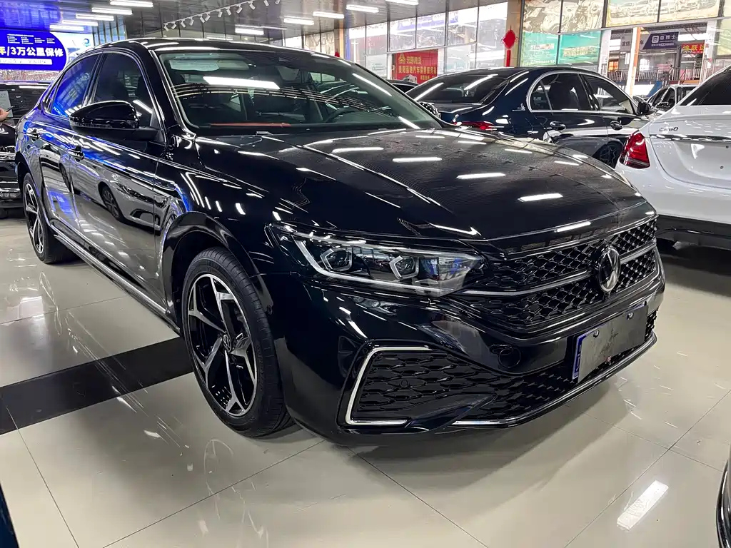 VOLKSWAGEN PASSAT 2023