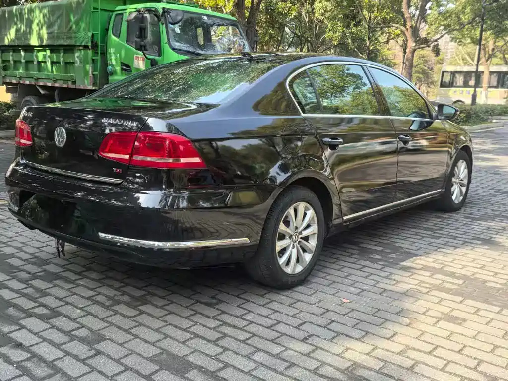 VOLKSWAGEN MAGOTAN 2013