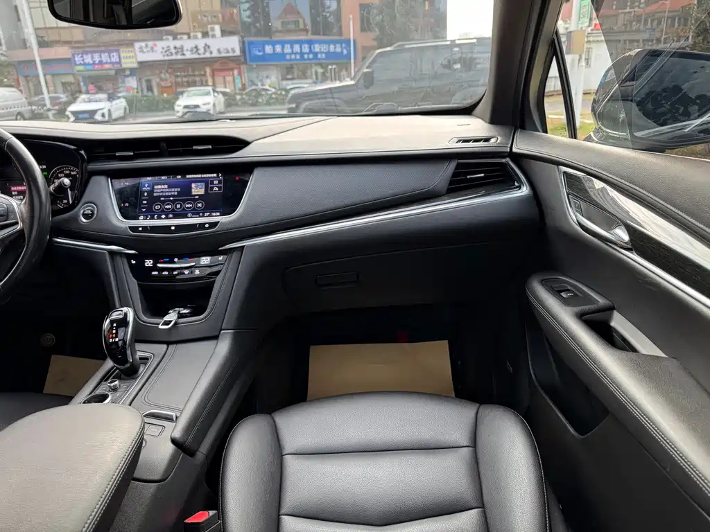CADILLAC XT5 2021