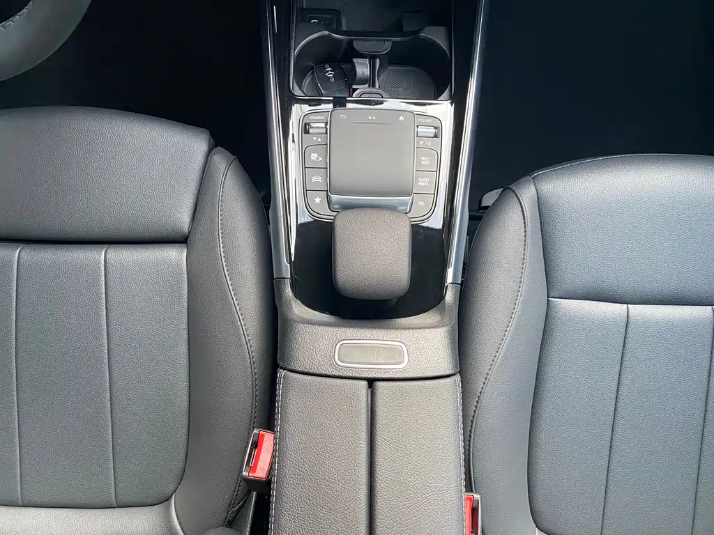 MERCEDES BENZ GLB 2023