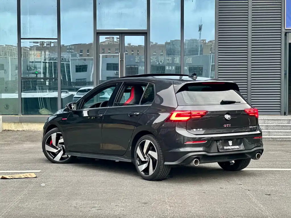 VOLKSWAGEN GOLF GTI 2022