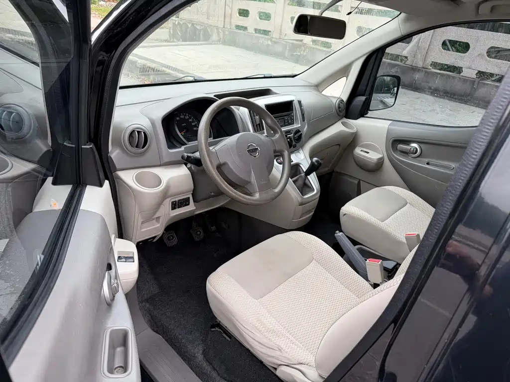 NISSAN NV200 2014