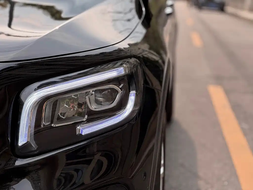 MERCEDES BENZ GLB 2023