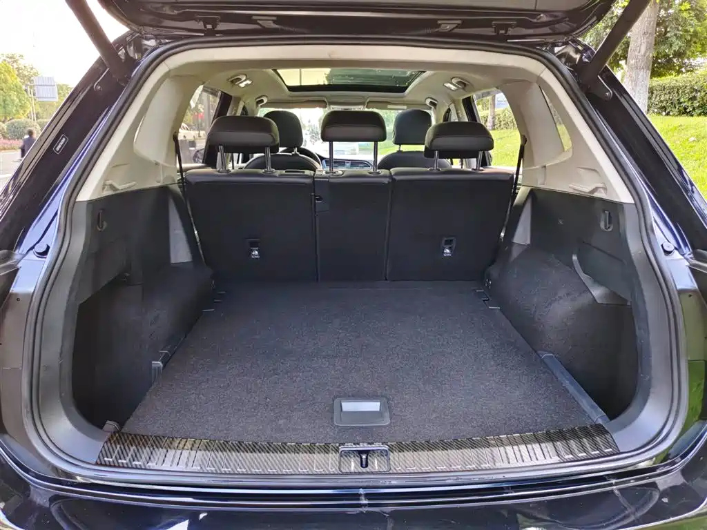 VOLKSWAGEN TIGUAN L 2019