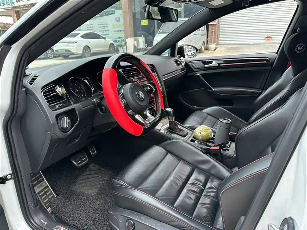 VOLKSWAGEN GOLF GTI 2016