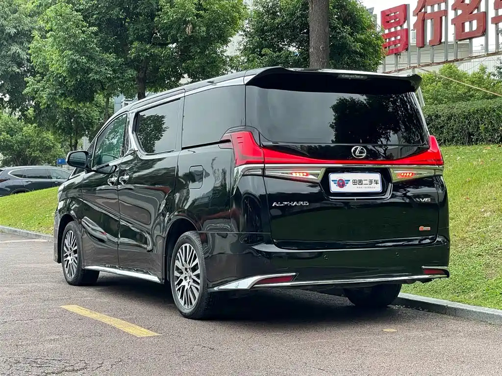 TOYOTA ALPHARD 2018