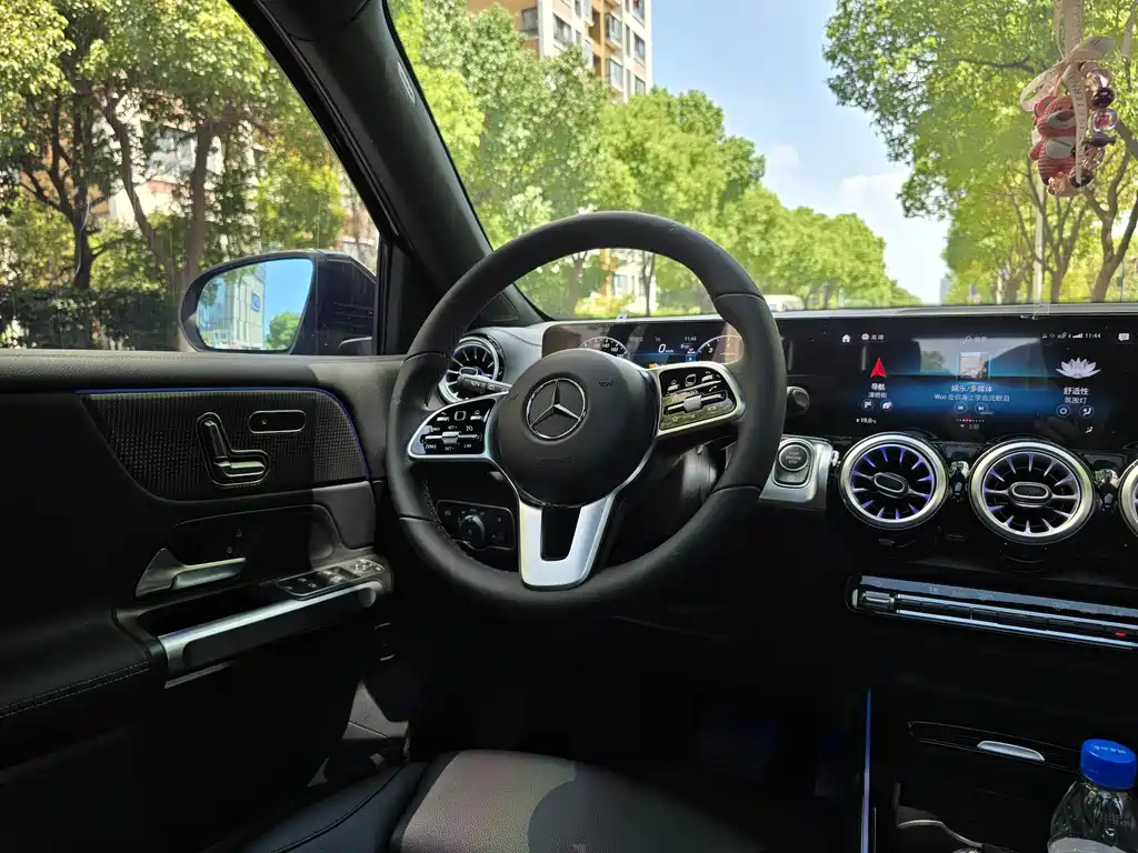 MERCEDES BENZ GLB 2023